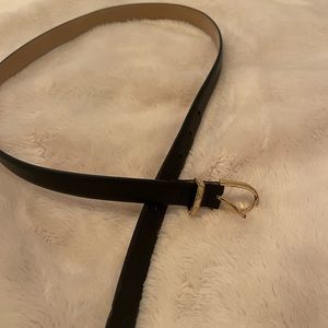 ARITZIA Babaton black leather belt with gold detailing.